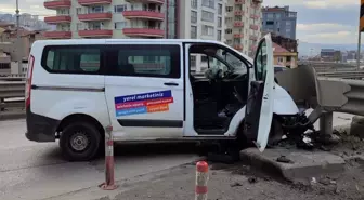 Samsun'da minibüsün bariyere çarptığı kazada 1 kişi yaralandı