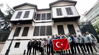 Tofaş Basketbol Takımı, Atatürk'ün doğduğu evi ziyaret etti