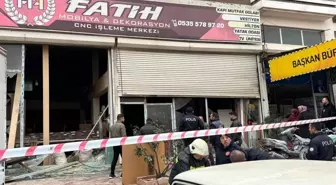 Gaziantep'te Mobilya İşletmesinde Yangın: İtfaiye Eri Yaralandı