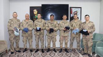 Almanya'da yaşayan Nevşehirli yaşlı kadın, Hakkari'deki jandarma personeline çorap ve atkı gönderdi
