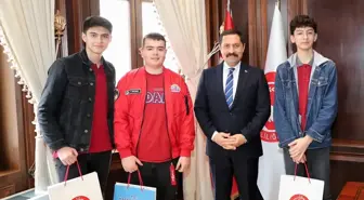 Hatay Valisi Mustafa Masatlı, Riders Robotik Ligi Dünya Kupası'nda derece alan öğrencileri kabul etti