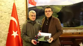 Ardahan Belediye Başkanı Faruk Demir, dereceye giren gazetecilerle buluştu