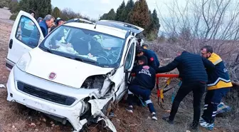 Kütahya'da şarampole savrulan araçta 5 kişi yaralandı