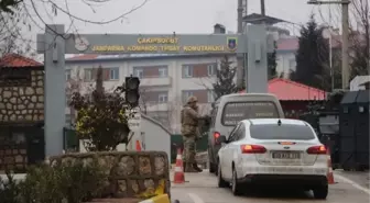 Elmacı Dede, 1 ton elmayı Irak'ta şehit veren birliğe teslim etti