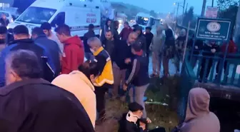 Fethiye'de otomobil ile çarpışan motosikletler sulama kanalına düştü, 3 kişi yaralandı