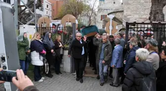 Aliağa ve İzmir basınının duayen ismi gazeteci Erdal Çarboğa toprağa verildi