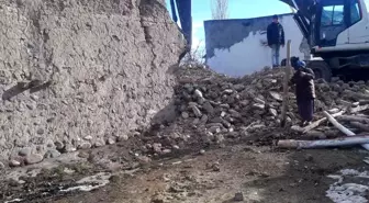 Iğdır'da Metruk Binalar Yıkılıyor