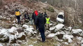 Tunceli'de Hafif Ticari Araç Uçuruma Yuvarlandı: 1 Ölü, 1 Yaralı