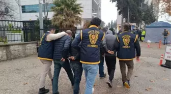 Adıyaman'da Hasarlı Binalardan Kombi Çalan 5 Şüpheli Yakalandı