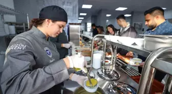 Buca Belediyesi, öğrencilere ve ihtiyaç sahiplerine hizmet verecek Belediye Lokantasını açtı