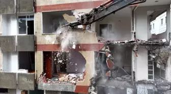 KİPTAŞ, Kadıköy Bostancı'da Gülzar Apartmanı'nın yıkımını gerçekleştirdi