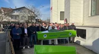 Kocaeli'de aydınlatma direğine çarpan aracın sürücüsü son yolculuğuna uğurlandı