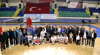 Kütahya'da Eğitim-Bir-Sen tarafından düzenlenen voleybol turnuvasında şampiyon belli oldu