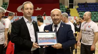 Kütahya'da Eğitim-Bir-Sen tarafından düzenlenen voleybol turnuvasında şampiyon belli oldu