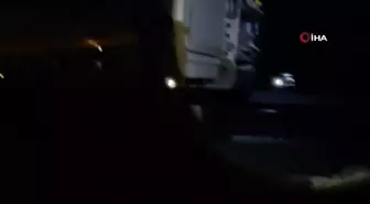 Makas atan tır, bariyerlere çarparak durabildi: 1 yaralı