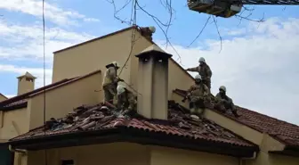 Sarıyer'de lüks bir villanın çatısında çıkan yangın kısa sürede söndürüldü