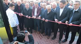 Bolu Belediyesi tarafından yapılan Solmaz Ana Hayır Çarşısı ve Gıda Bankası hizmete açıldı
