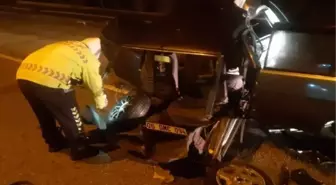 Çubuk'ta otomobil aydınlatma direğine çarptı: Sürücü yaralandı