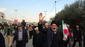 Tahran'da binlerce İranlı terör saldırısını protesto etti