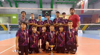 Bozyazı Ortaokulu Yıldız Erkekler Voleybol Takımı İl Şampiyonu