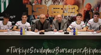 Bursaspor, genç futbolcuları profesyonel sözleşme imzaladı