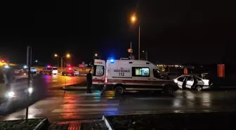 Çorum'da araç orta refüje çarparak karşı şeride geçti: 2 yaralı