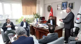 Kağıthane Belediye Başkanı Mevlüt Öztekin, İstanbul Esnaf ve Sanatkarlar Odaları Birliği Başkanı Faik Yılmaz ve beraberindeki oda başkanlarıyla bir araya geldi