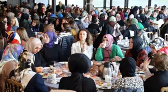 Gaziosmanpaşa Belediye Başkanı, mesleki eğitim alan kadınlarla bir araya geldi