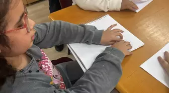 Türkiye Görme Engelliler Derneği Adana'da Kitap Bağışında Bulundu