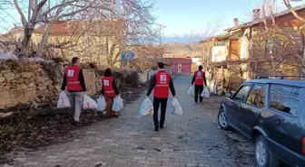 Hüyük Kızılay, ihtiyaç sahibi çocuklara kıyafet yardımı yaptı