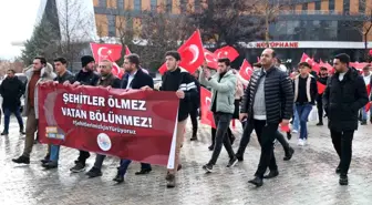 Elazığ'da Fırat Üniversitesi öğrencileri, şehit düşen 12 kahraman asker için yürüdü