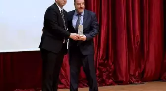 Prof. Dr. Cihangir Akgün, Yılın Doktoru Ödülünü Aldı