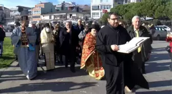 İstanbul'da denizden haç çıkarma töreni