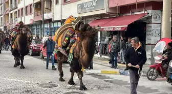 Çanakkale'de Deve Güreşi Öncesi Kortej Yürüyüşü Düzenlendi