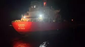 Çanakkale Boğazı'nda Makine Arızası Yaşanan Gemi Güvenli Bölgeye Çekildi