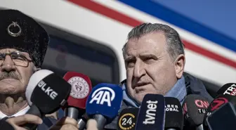Gençlik ve Spor Bakanı Sarıkamış Şehitleri'ni Anma Etkinliklerine Katılan Gençleri Karşıladı