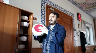 Görme Engelli İmam Mesleğini Engelleri Aşarak Sürdürüyor