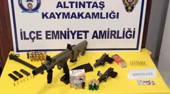 Altıntaş'ta yapılan aramalarda silah ve silah malzemesi ele geçirildi