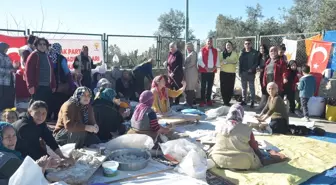 Tarsus'ta AK Parti Kadın Kolları tarafından Sıkma Şenliği düzenlendi