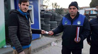 Turgutlu'da Esnaf Bankamatik Önünde Bulduğu Parayı Zabıta Ekiplerine Teslim Etti
