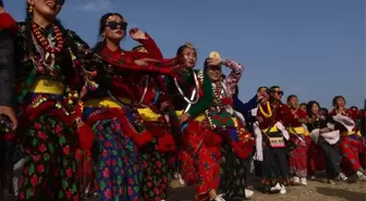 Nepal'da Sakela Udhauli Festivali Dans ve Müzikle Kutlandı
