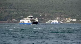 Çanakkale'de Fırtına Nedeniyle Feribot Seferleri İptal Edildi