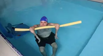 Burdur'da Kas Hastalığıyla Mücadele Eden Genç, Yüzmeyle Özgürlüğe Kavuştu