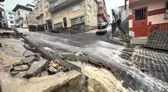 Bursa'da Şiddetli Sağanak Yağmur Yolları Dereye Döndürdü