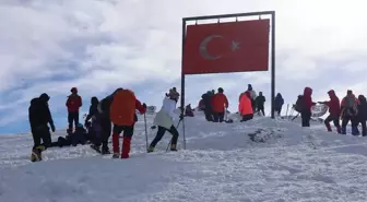 Kars'ta dağcılar Sarıkamış Harekatı'nın 109. yılında şehitleri andı