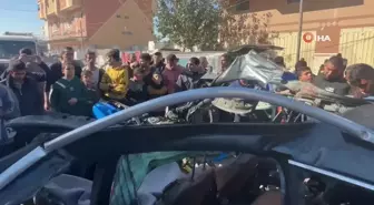 Gazze Şeridi'nde 2 gazeteci daha öldürüldüDaha önce ailesinden çok sayıda kişiyi kaybeden gazeteci Dahdouh, bu kez oğlunu kaybetti