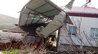 İzmir'de etkili olan sağanak ve fırtına nedeniyle Karaburun ilçesinde hortum meydana geldi