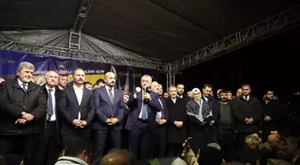 AK Parti'nin Kocaeli Büyükşehir Belediye Başkanı adayı Tahir Büyükakın meşalelerle karşılandı
