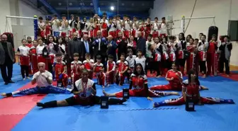 Kütahya'da Kick Boks Sporcuları Ödüllendirildi