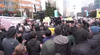 TOKİ Mağdurlarından İstanbul'da Çevre İl Müdürlüğü Önünde Eylem: 'Murat Kurum'un Maliyet Artışlarının Bize Yansıtılmayacağı Vaadi Vardı.